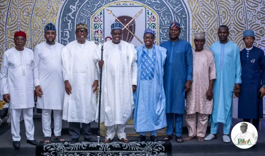 SDP NATIONAL LEADERS AND SOME STAKEHOLDERS WITH THE EMIR OF LAFIA FOR IFTAR PROGRAM.